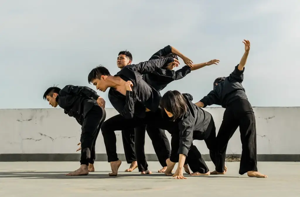 簡易舞蹈教學：跟著踏出舞步，舞出自信！